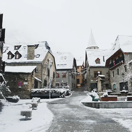 Hostel Baqueira - Refugi Rosta - Pyrenmuseu Salardu